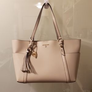 Michael Kors Nomad Tote in Light Sand